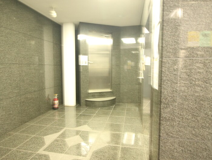 物件外観写真4　(エントランス部分)