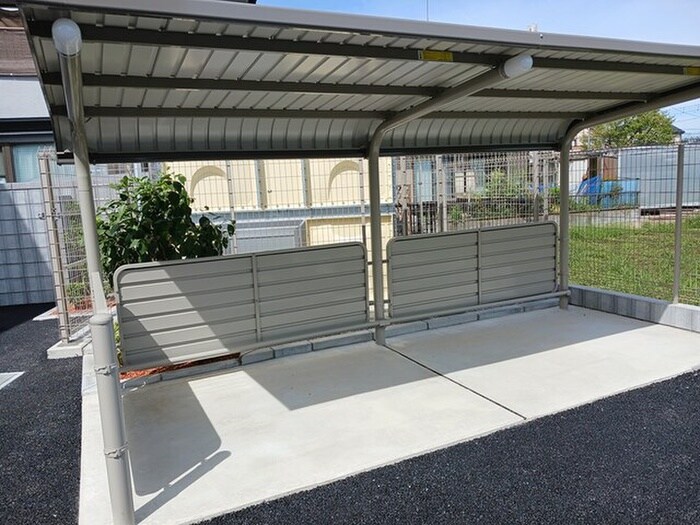 物件外観写真2　(駐輪場)