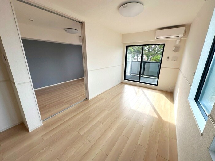 物件内観写真6　(室内からの展望)