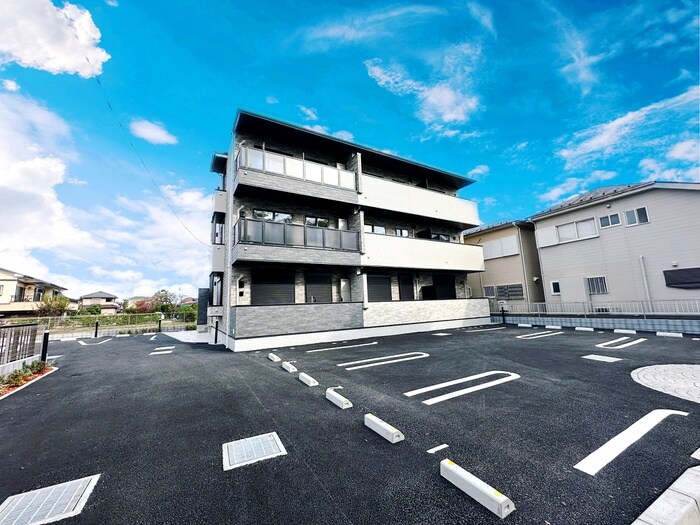 物件外観写真3　(駐車場)