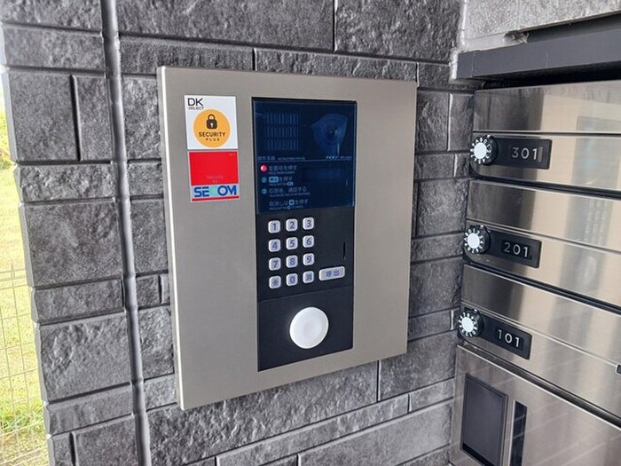 物件外観写真4　(エントランス部分)