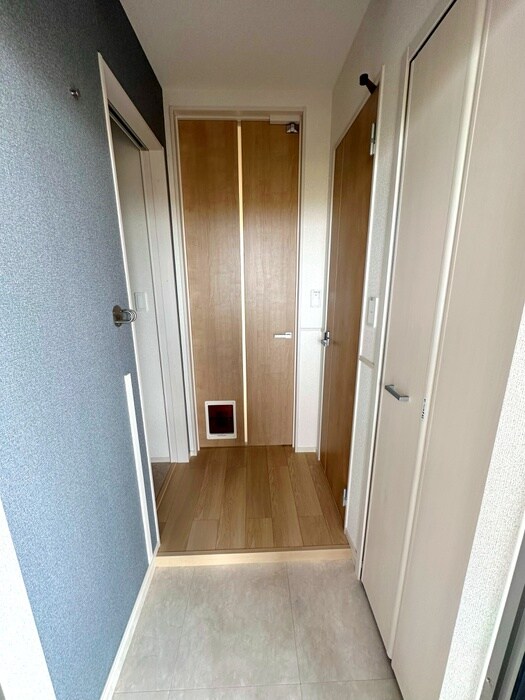 物件内観写真13　(玄関)