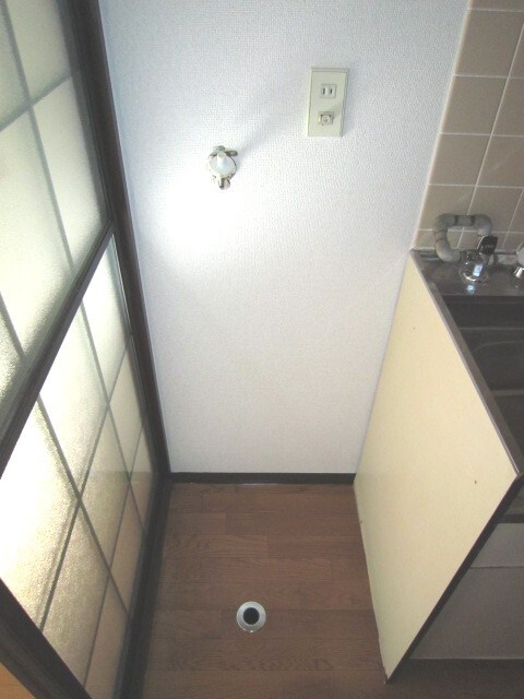 物件内観写真7　(洗濯機置場)