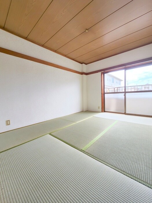 物件内観写真3　(室内からの展望)