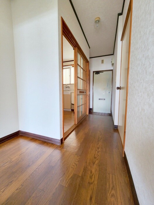 物件内観写真12　(廊下)