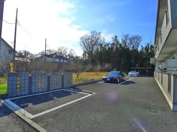物件外観写真4　(駐車場)