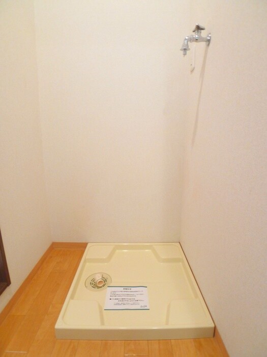 物件内観写真12　(洗濯機置場)