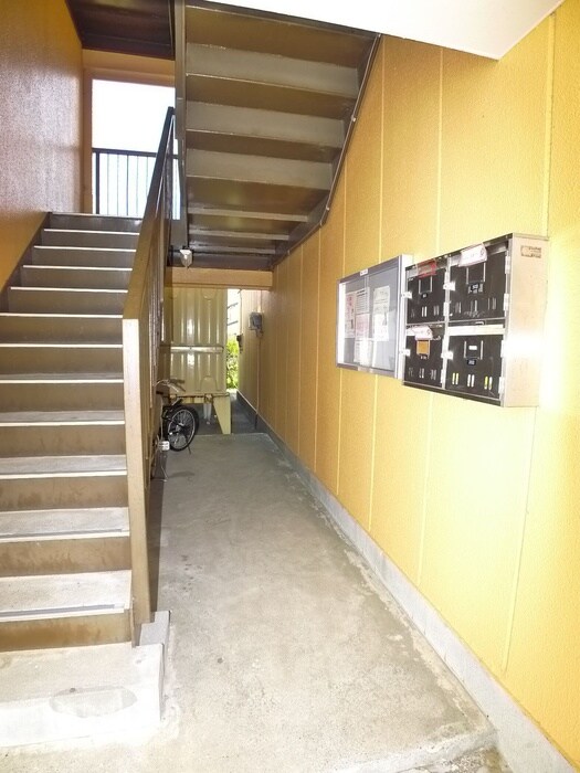 物件外観写真4　(エントランス部分)