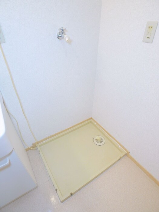 物件内観写真14　(洗濯機置場)