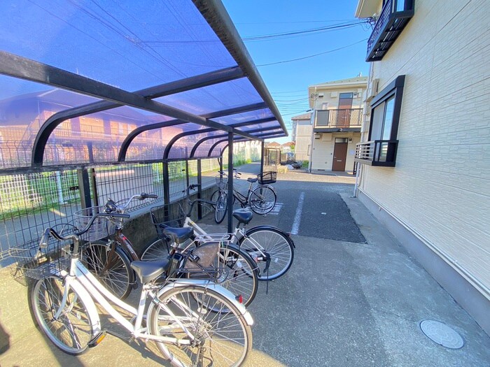 物件外観写真3　(駐輪場)