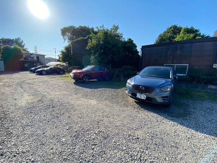 物件外観写真5　(駐車場)