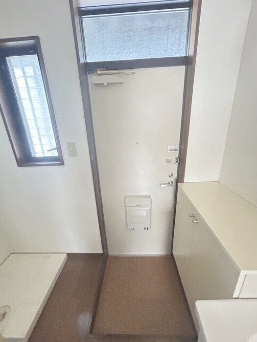 物件内観写真16　(玄関)