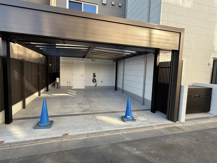 物件外観写真5　(駐車場)