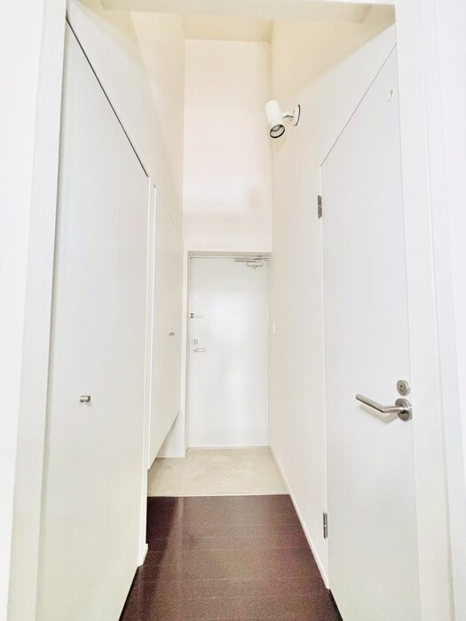 物件内観写真16　(玄関)