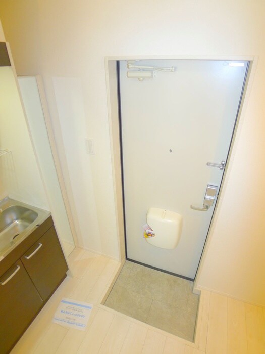 物件内観写真16　(玄関)