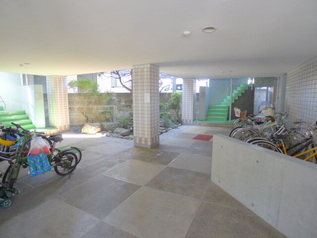 物件外観写真3　(駐輪場)