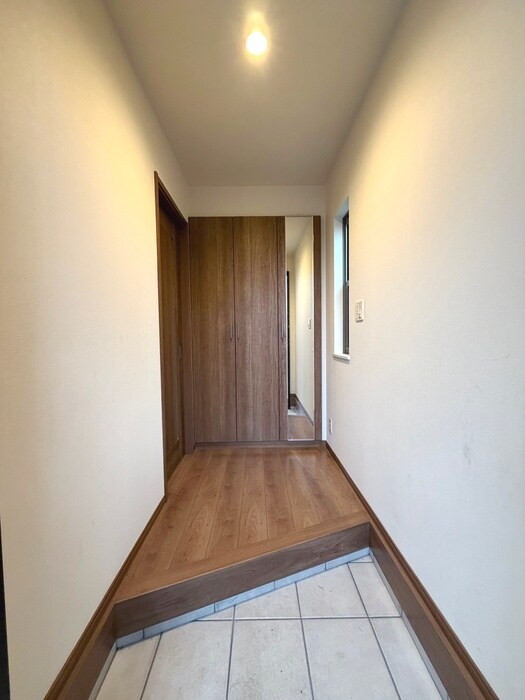 物件内観写真7　(玄関)