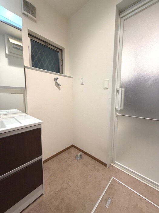 物件内観写真15　(洗濯機置場)