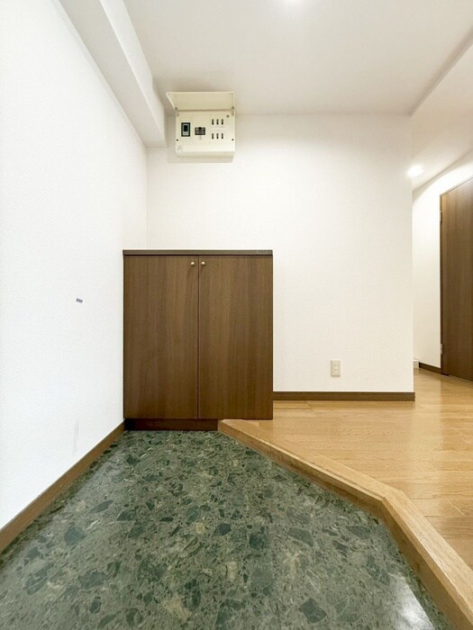 物件内観写真4　(玄関)