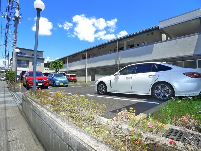 物件外観写真6　(駐車場)