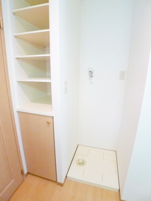 物件内観写真14　(洗濯機置場)