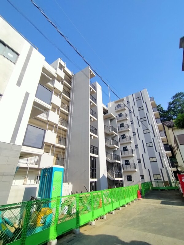建築中