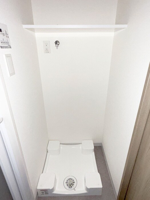 物件内観写真15　(洗濯機置場)