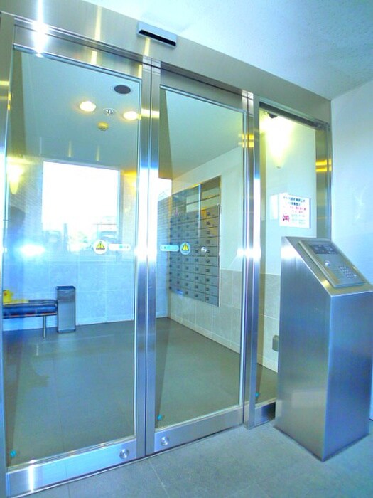 物件外観写真4　(エントランス部分)