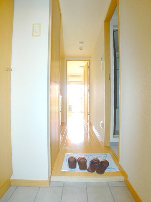 物件内観写真12　(玄関)