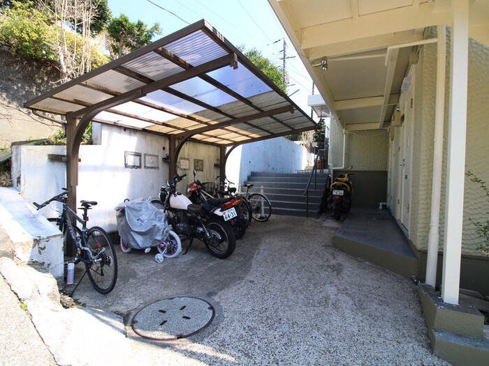 物件外観写真3　(駐輪場)