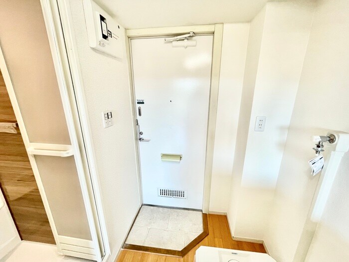 物件内観写真15　(玄関)