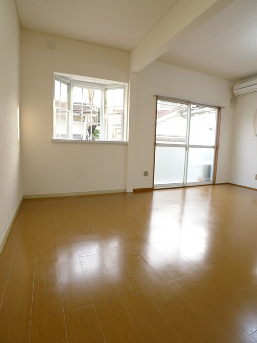 物件内観写真4　(居室)