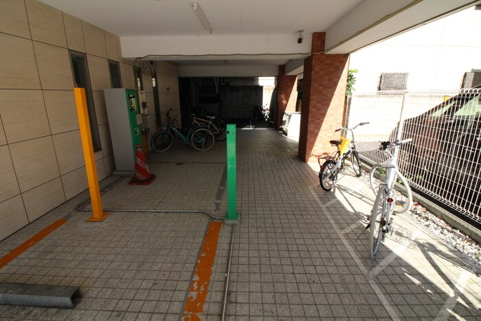 物件外観写真3　(駐輪場)