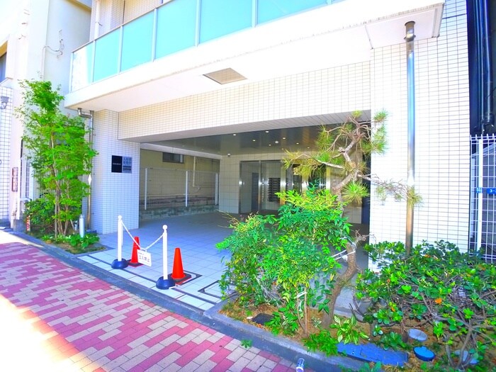 物件外観写真2　(エントランス部分)