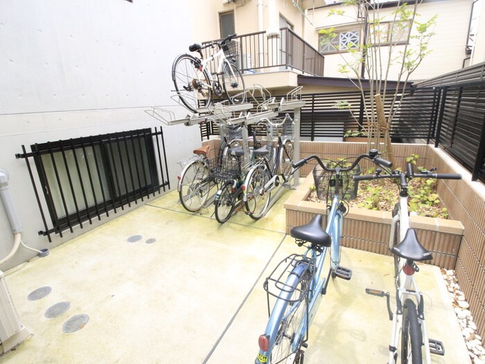 物件外観写真4　(駐輪場)