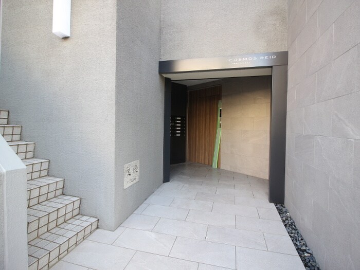 物件外観写真2　(エントランス部分)