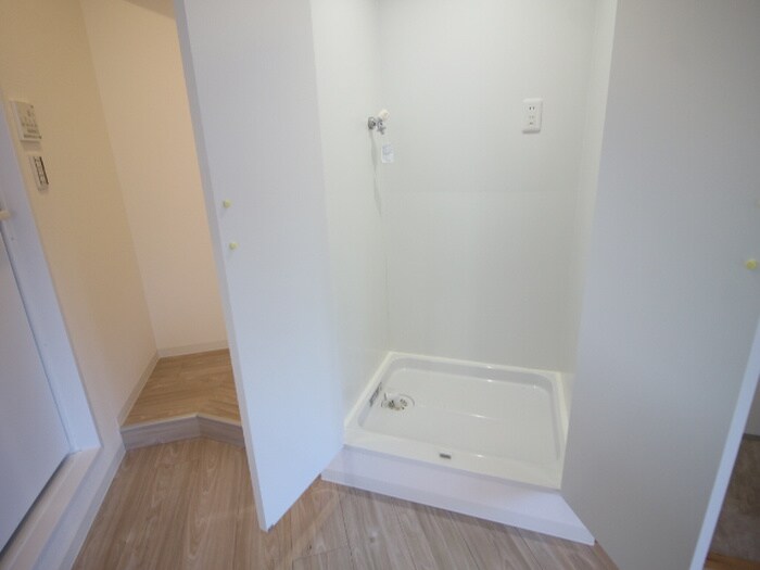 物件内観写真13　(洗濯機置場)