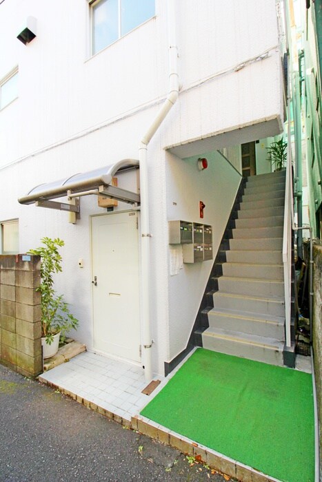 物件外観写真2　(エントランス部分)