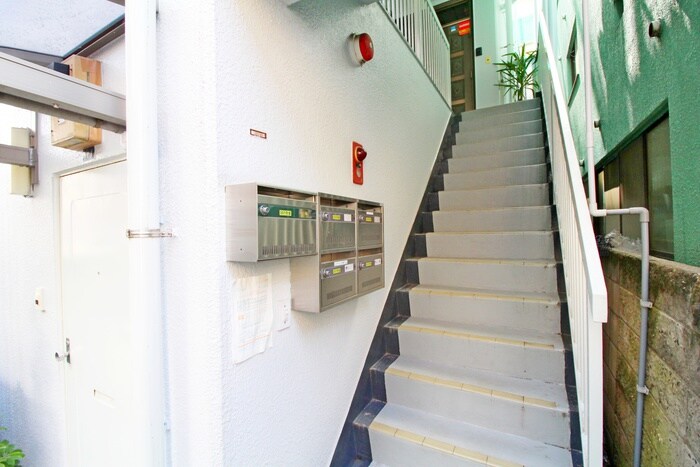 物件外観写真4　(エントランス部分)