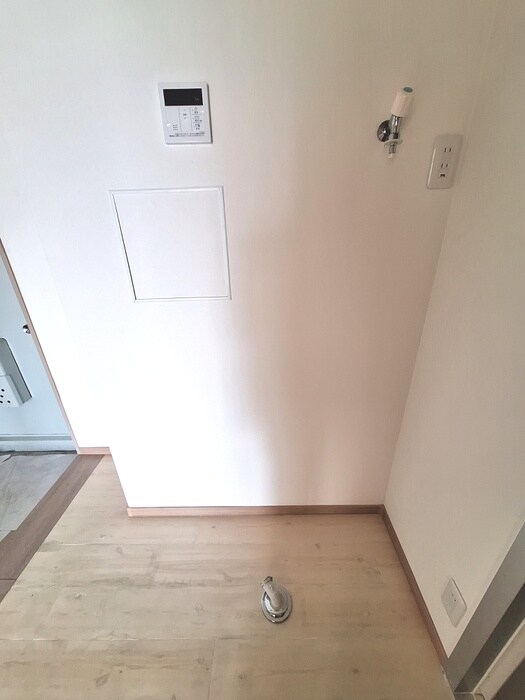 物件内観写真16　(洗濯機置場)