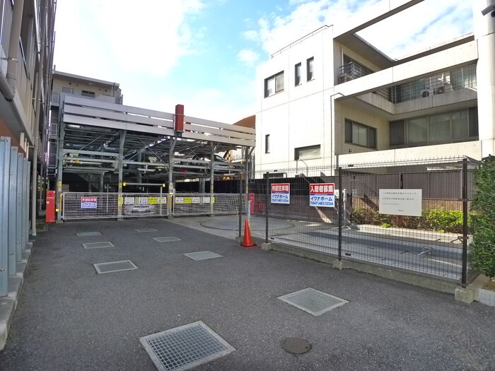 物件外観写真5　(駐車場)