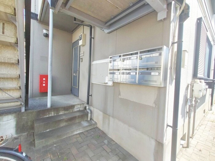 物件外観写真4　(エントランス部分)