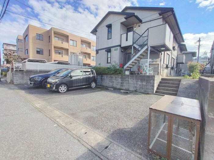 物件外観写真5　(駐車場)