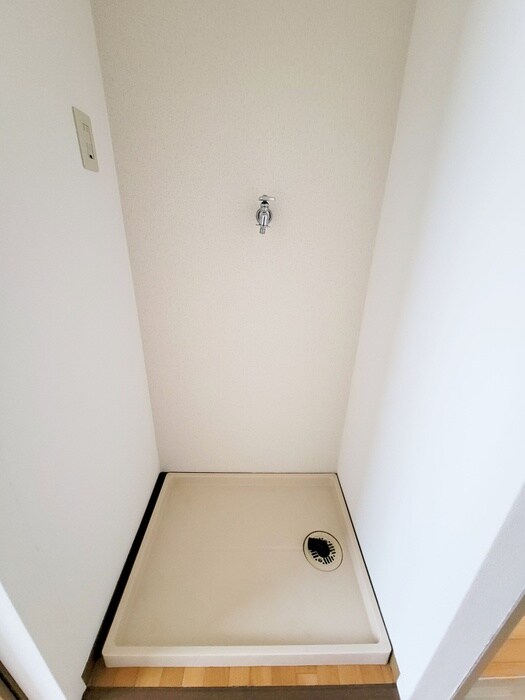 物件内観写真16　(洗濯機置場)