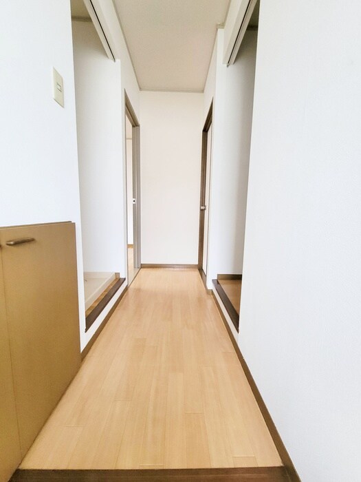物件内観写真18　(廊下)