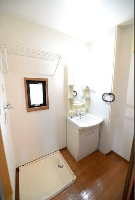 物件内観写真13　(洗濯機置場)