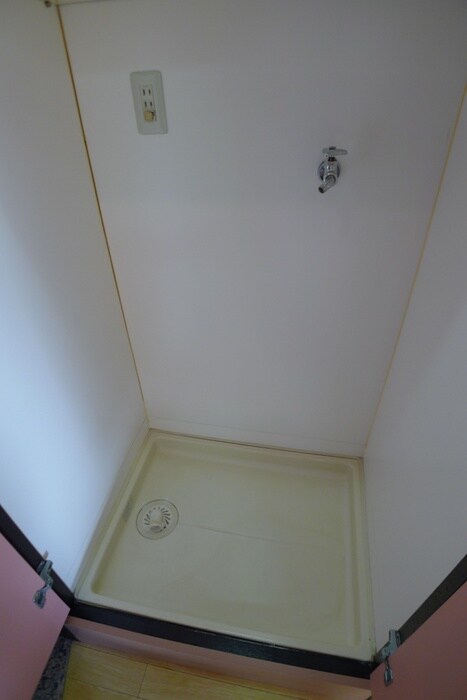 物件内観写真8　(洗濯機置場)