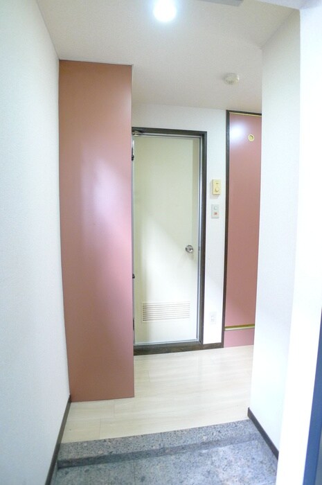 物件内観写真9　(玄関)