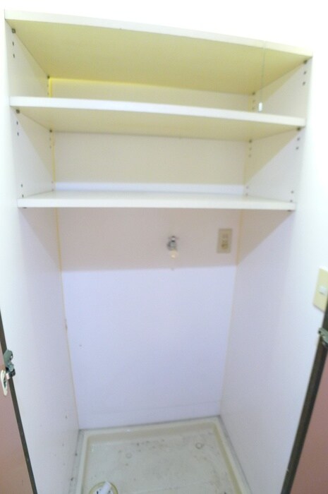 物件内観写真18　(洗濯機置場)