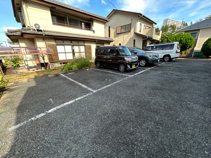 物件外観写真4　(駐車場)